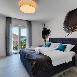 Apartment By The Sea, Posedarje